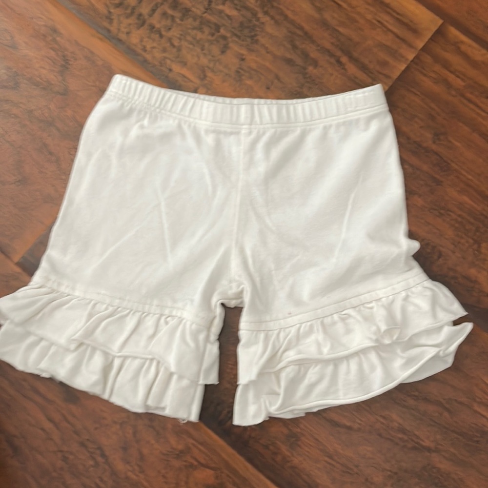 Persnickety ruffle shorts